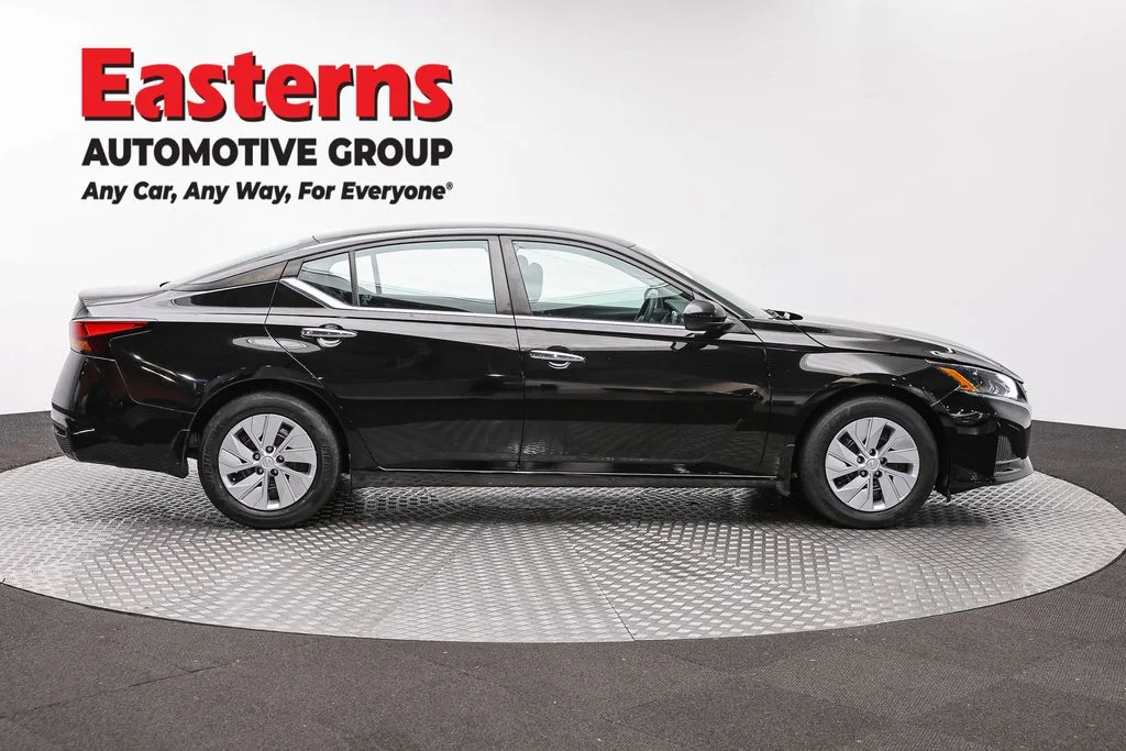 Used 2023 Black Nissan 2.5 S image 4