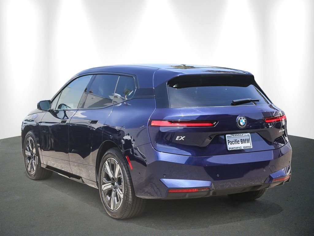 Used 2026 Tanzanite Blue II Metallic BMW xDrive60 image 4