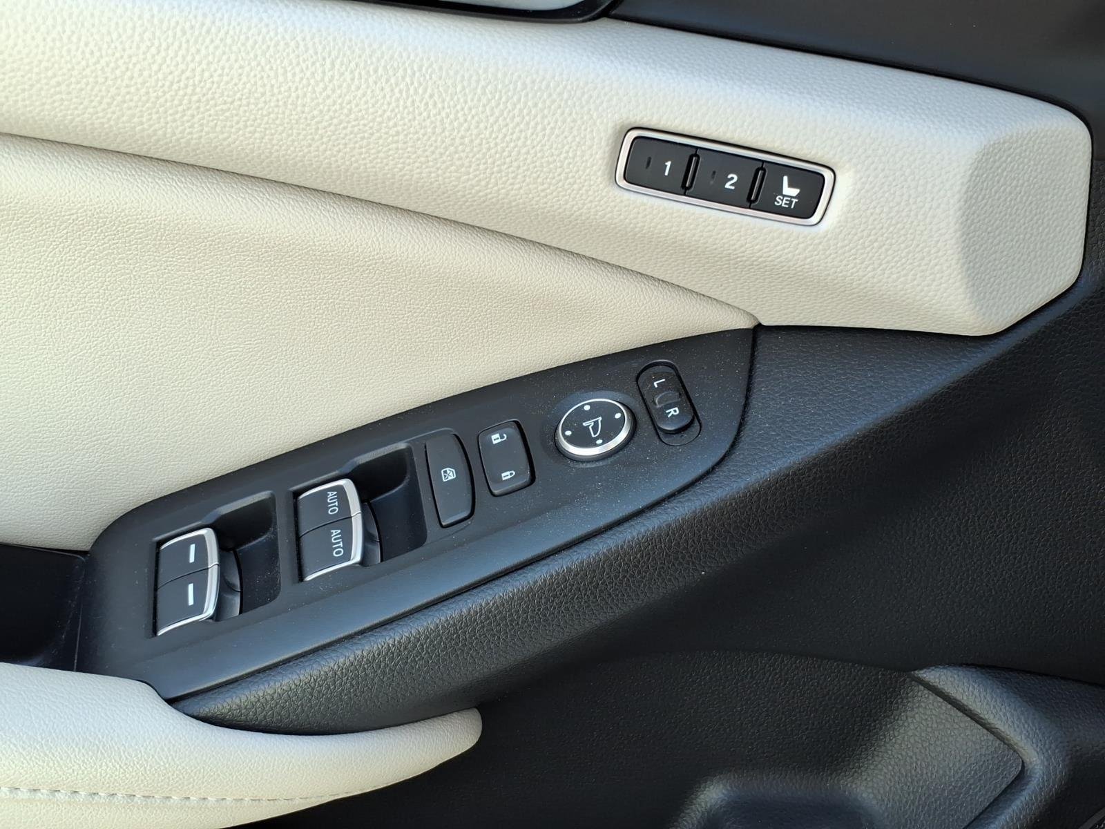 Used 2021 Platinum White Pearl Honda Touring image 14