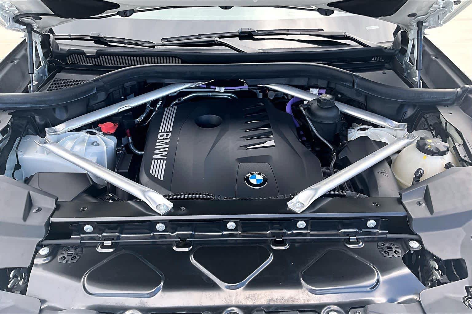 Used 2024 Alpine White BMW sDrive40i image 30