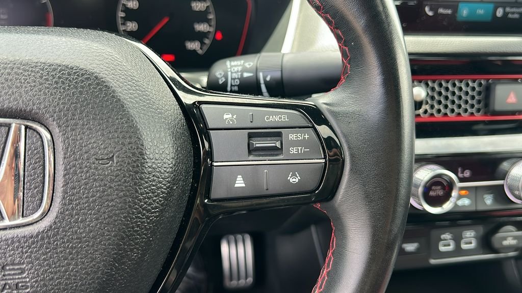 Used 2024 White Honda Base image 18