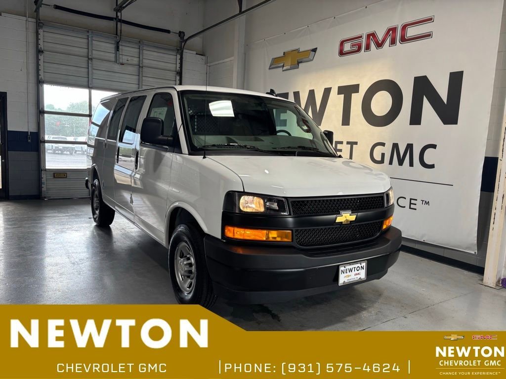 2025 Chevrolet Express 2500 Work Van HD's photo