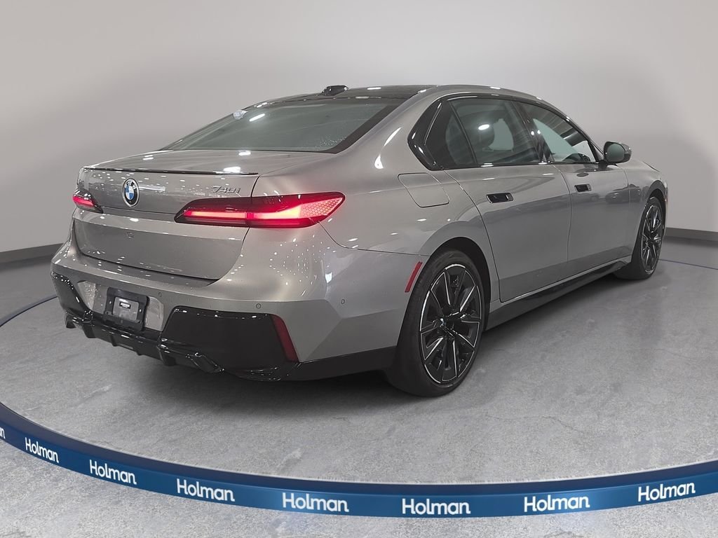 Certified Used 2023 Oxide Grey Met BMW 740i image 6