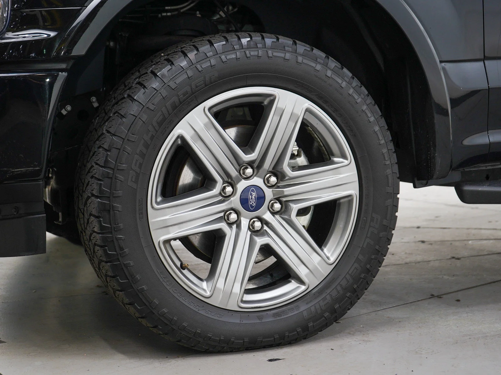Used 2018  Ford XL image 27