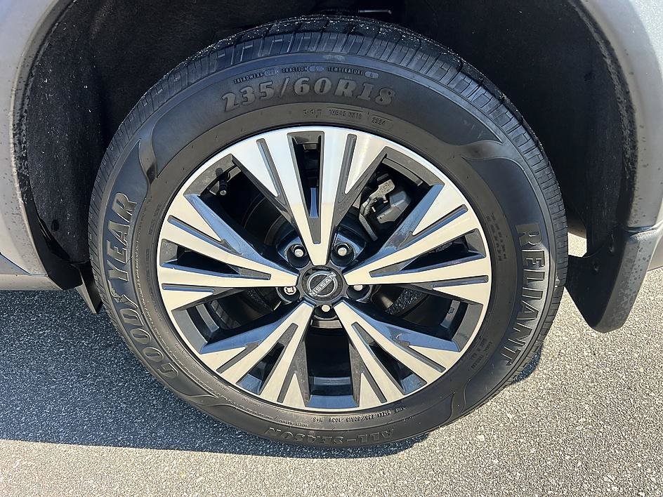 Used 2022 Super Black Nissan SV image 10