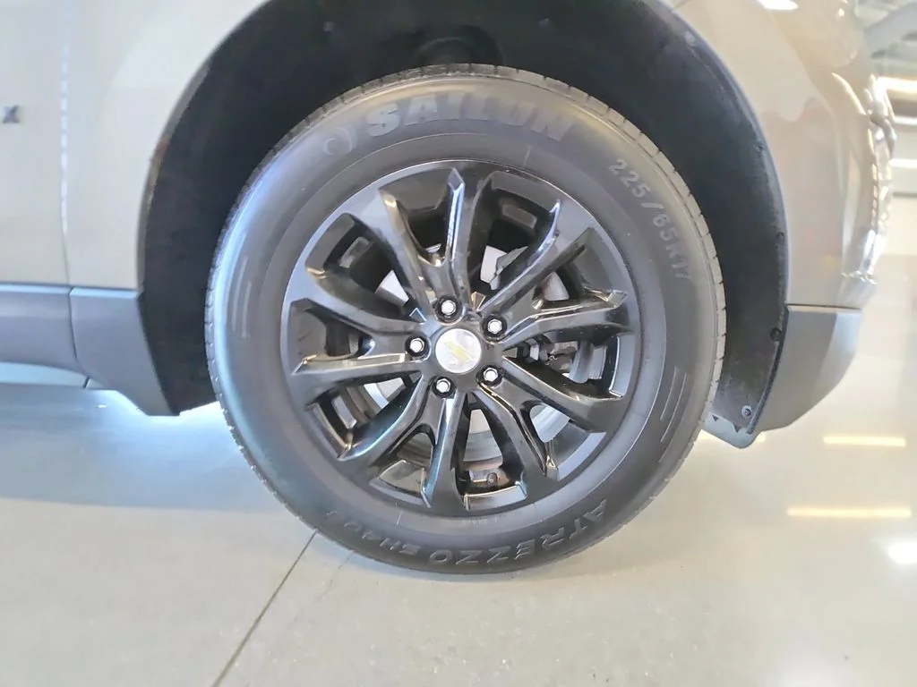 Used 2018 Gray Chevrolet LT image 28