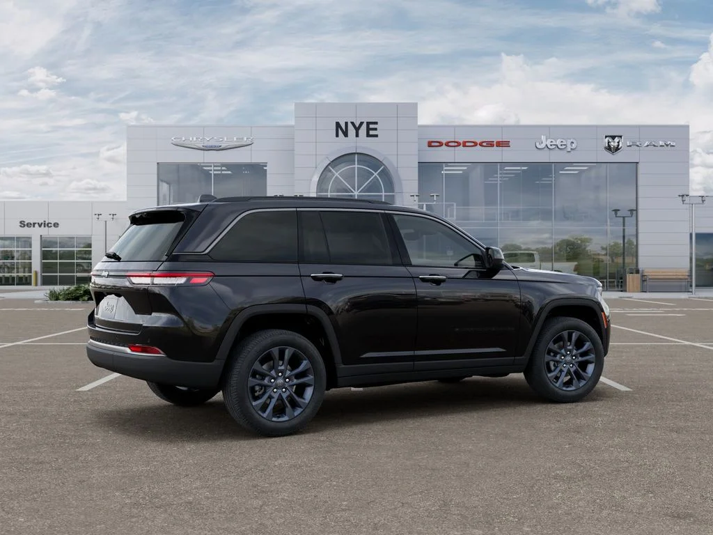 New 2026 Diamond Black Crystal Pearlcoat Jeep Limited image 4
