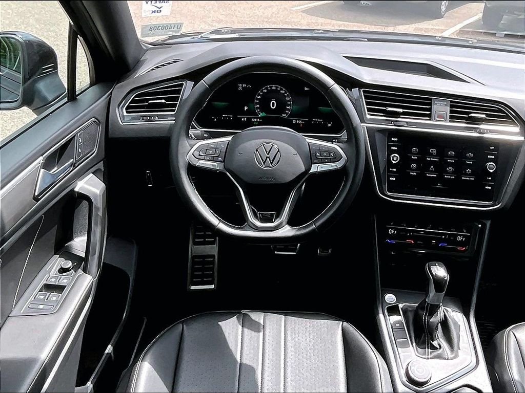 Used 2023 Black Volkswagen 2.0T SE R-Line Black image 17
