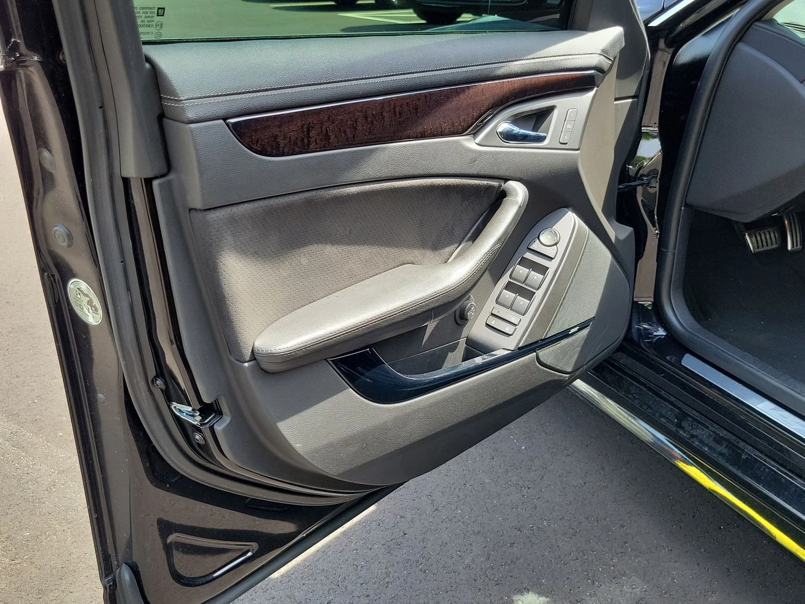 Used 2011 Black Diamond Cadillac Base image 9