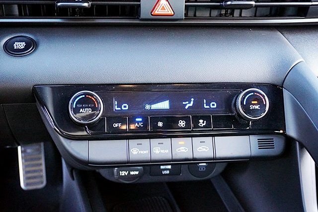 Used 2026 White Hyundai SEL Sport image 24