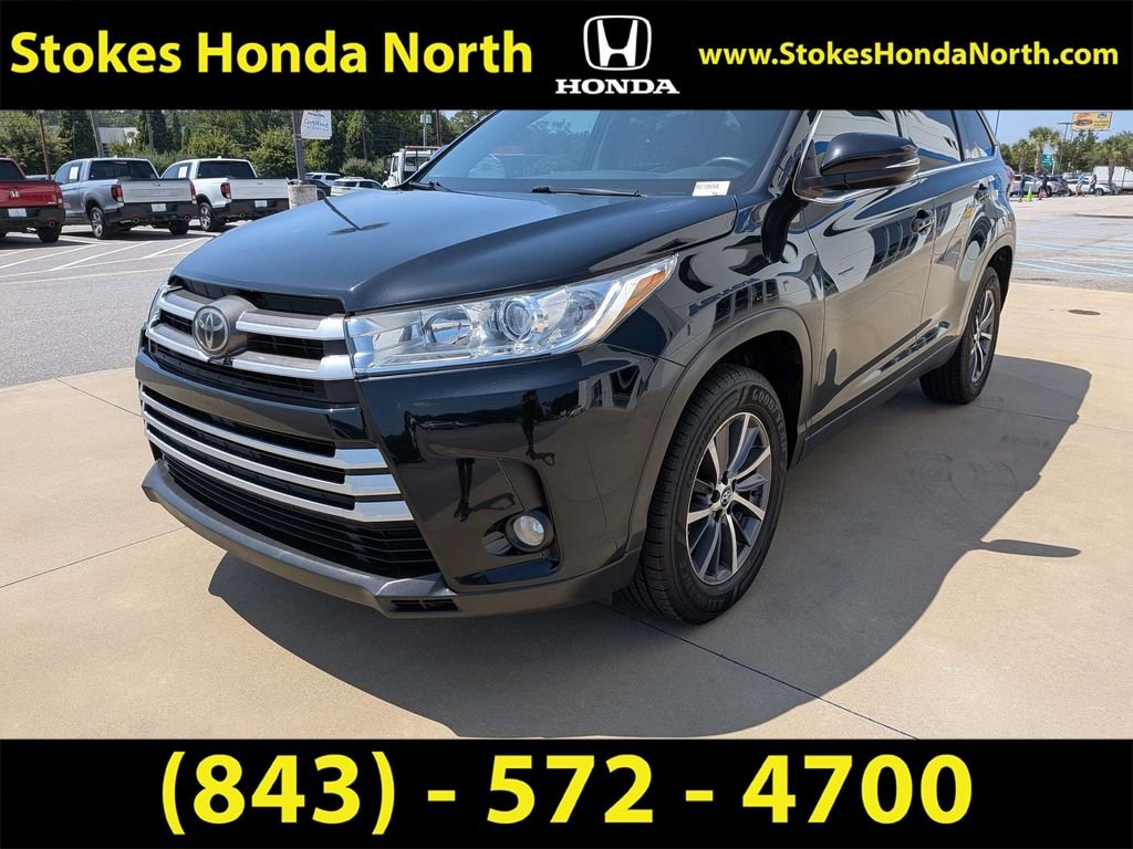 Used 2019 Black Toyota XLE image 5