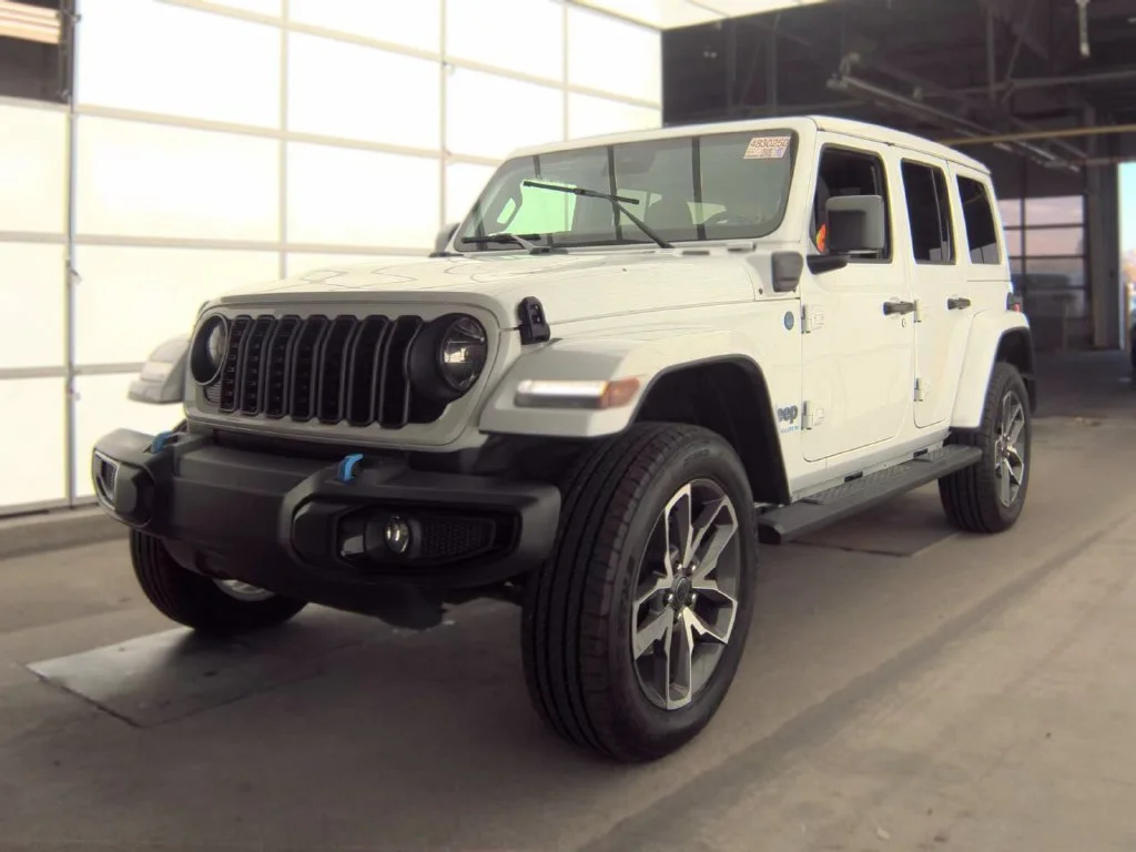 Used 2024 White Jeep Sport S 4xe image 1