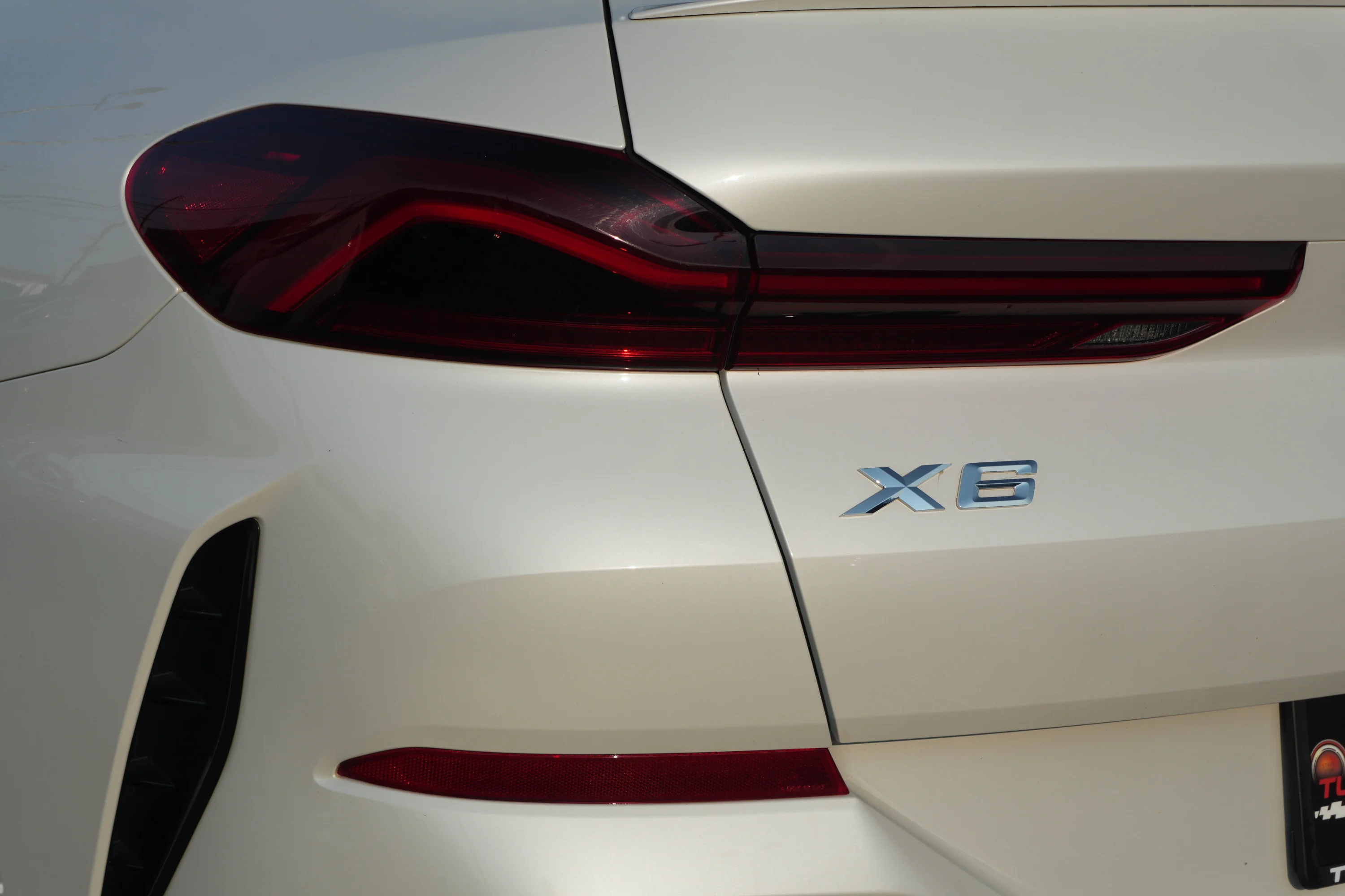 Used 2022 Mineral White Metallic BMW xDrive40i image 46