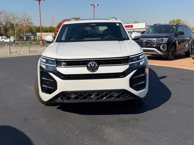 New 2027 Opal White Pearl Volkswagen 2.0T SEL image 2