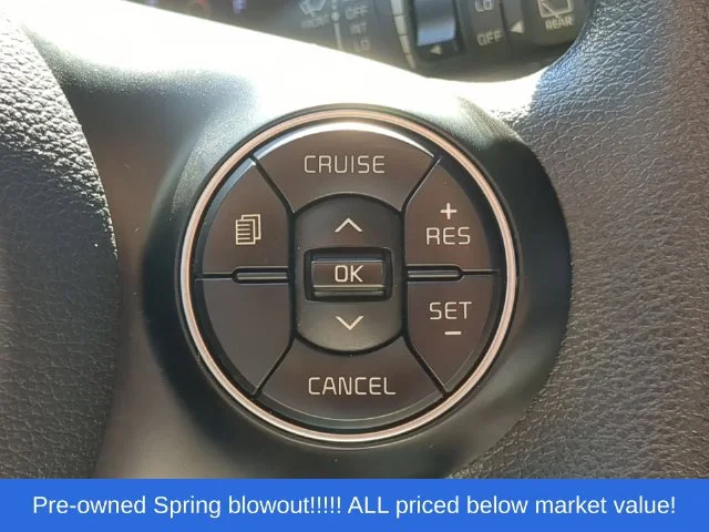 Used 2022 White Kia LX image 26