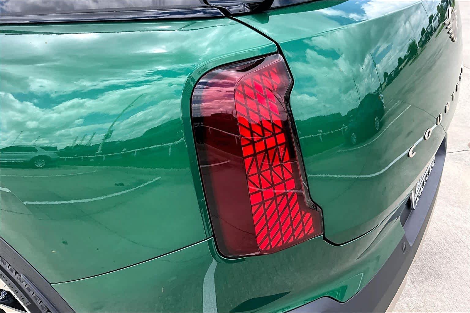 New 2026 British Racing Green IV Metallic MINI Signature Plus image 14