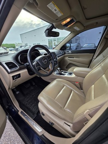 Used 2018 True Blue Pearlcoat Jeep Limited image 3