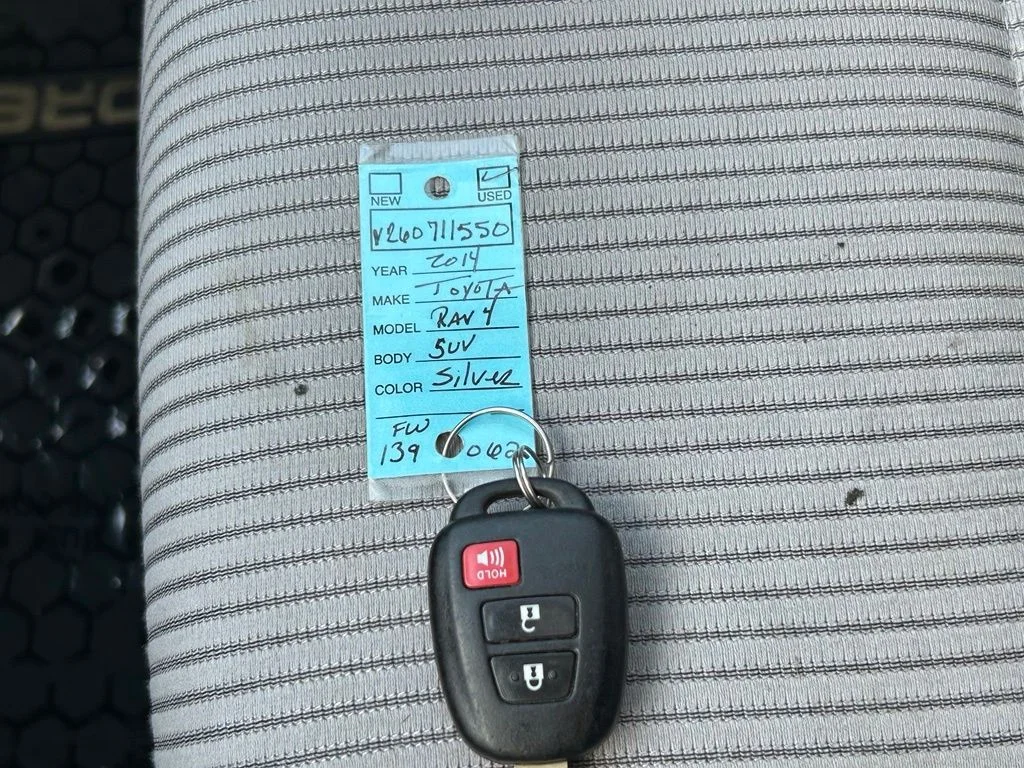 Used 2015 Silver Toyota XLE image 40