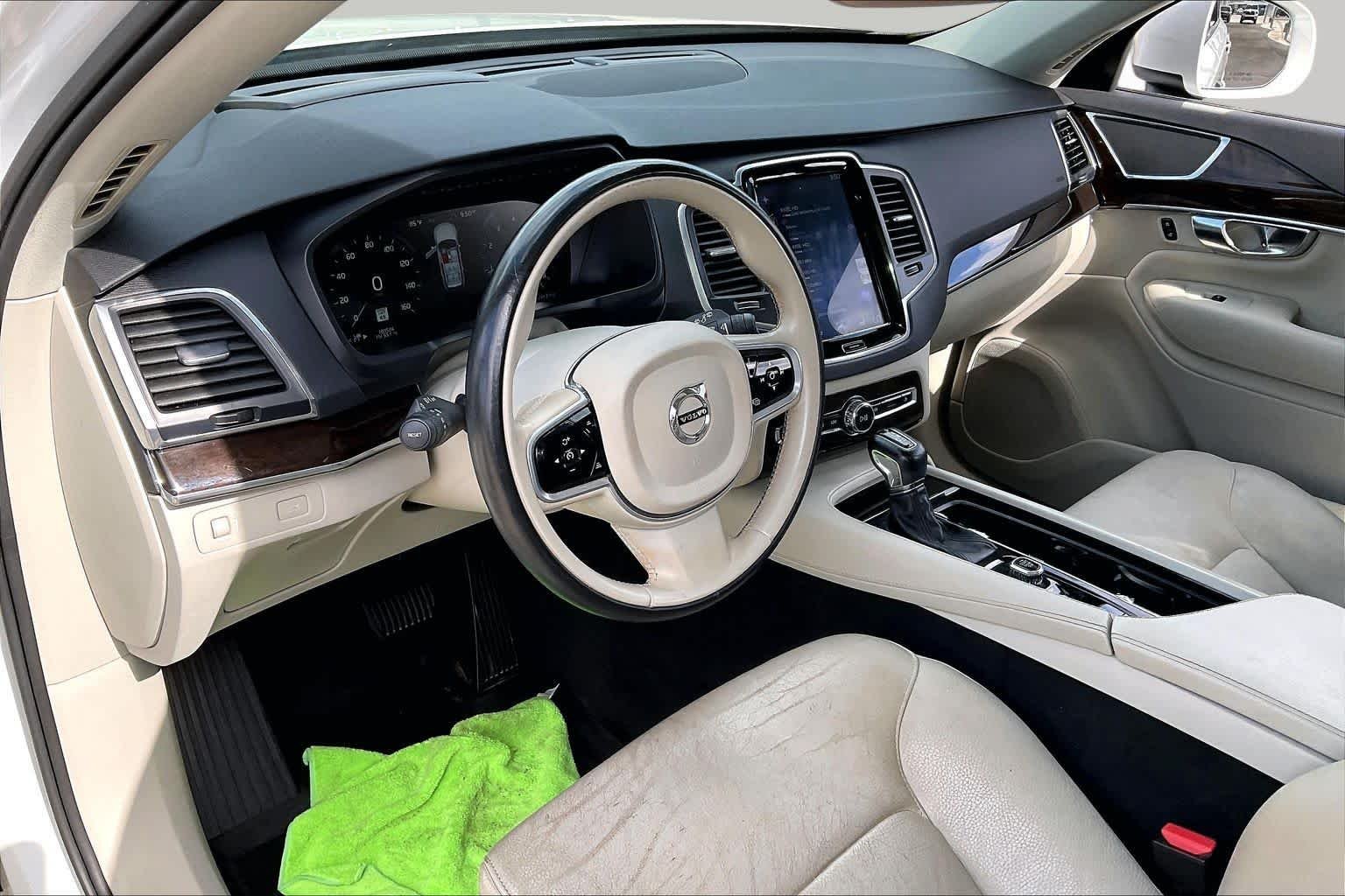 Used 2019 Crystal White Pearl Metallic Volvo Momentum image 17