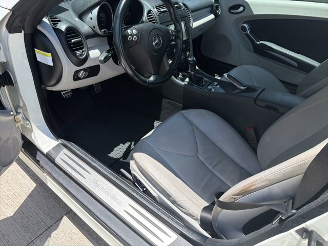 Used 2008 Arctic White Mercedes-Benz SLK 280 image 4