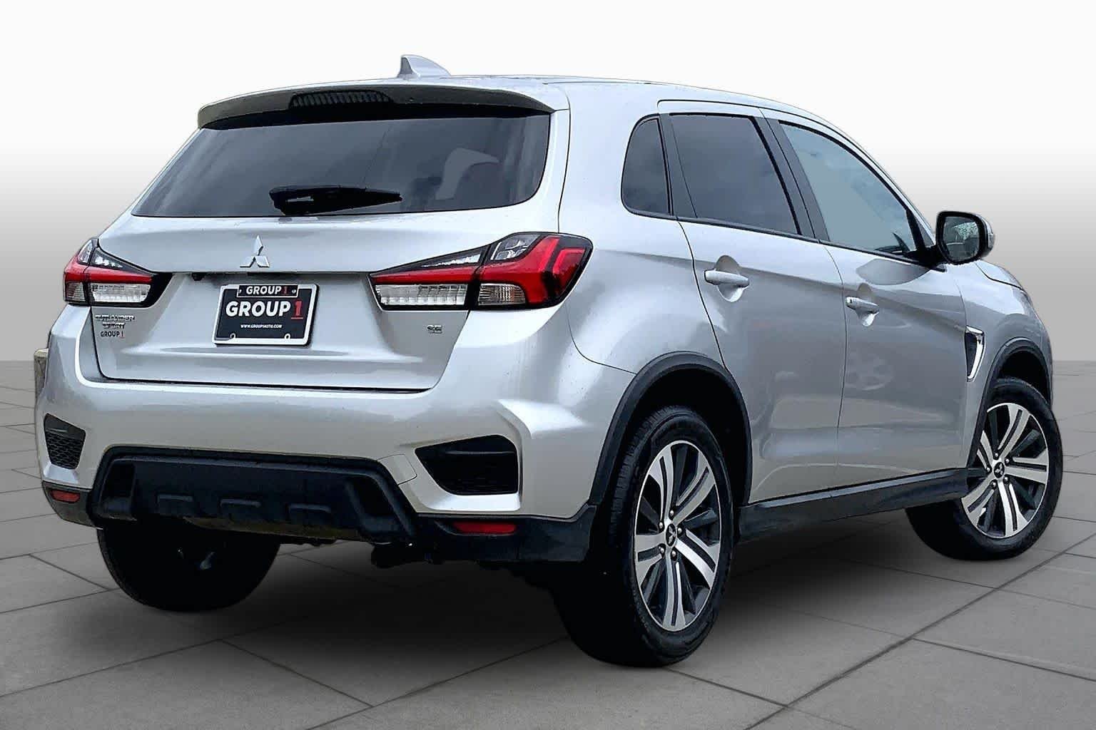 Used 2024 Alloy Silver Metallic Mitsubishi SE image 13