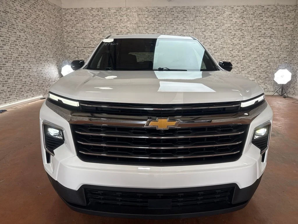 Used 2024 Summit White Chevrolet LT image 2