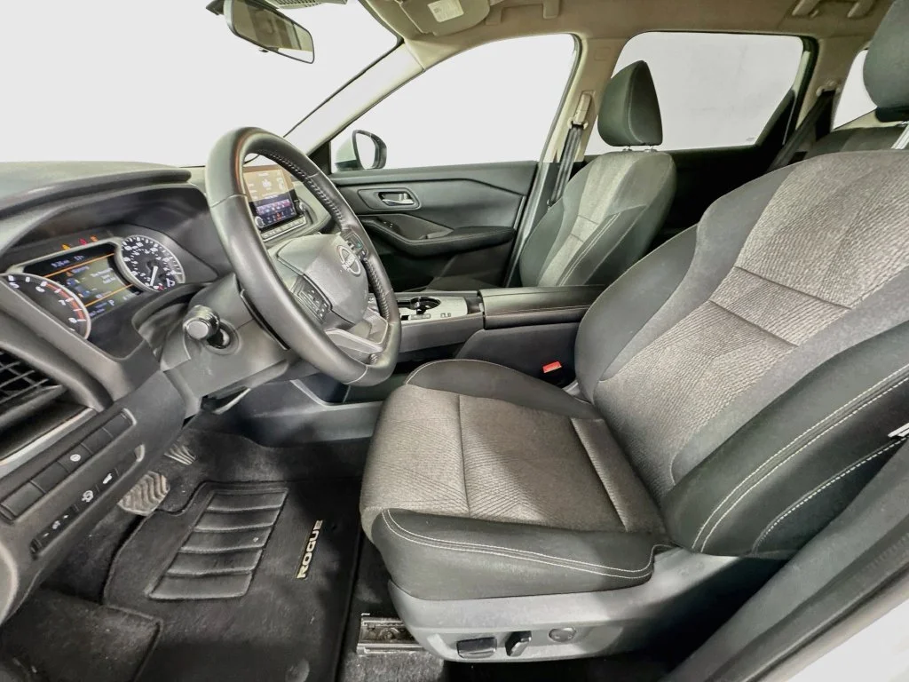 Used 2025 White Nissan SV image 23