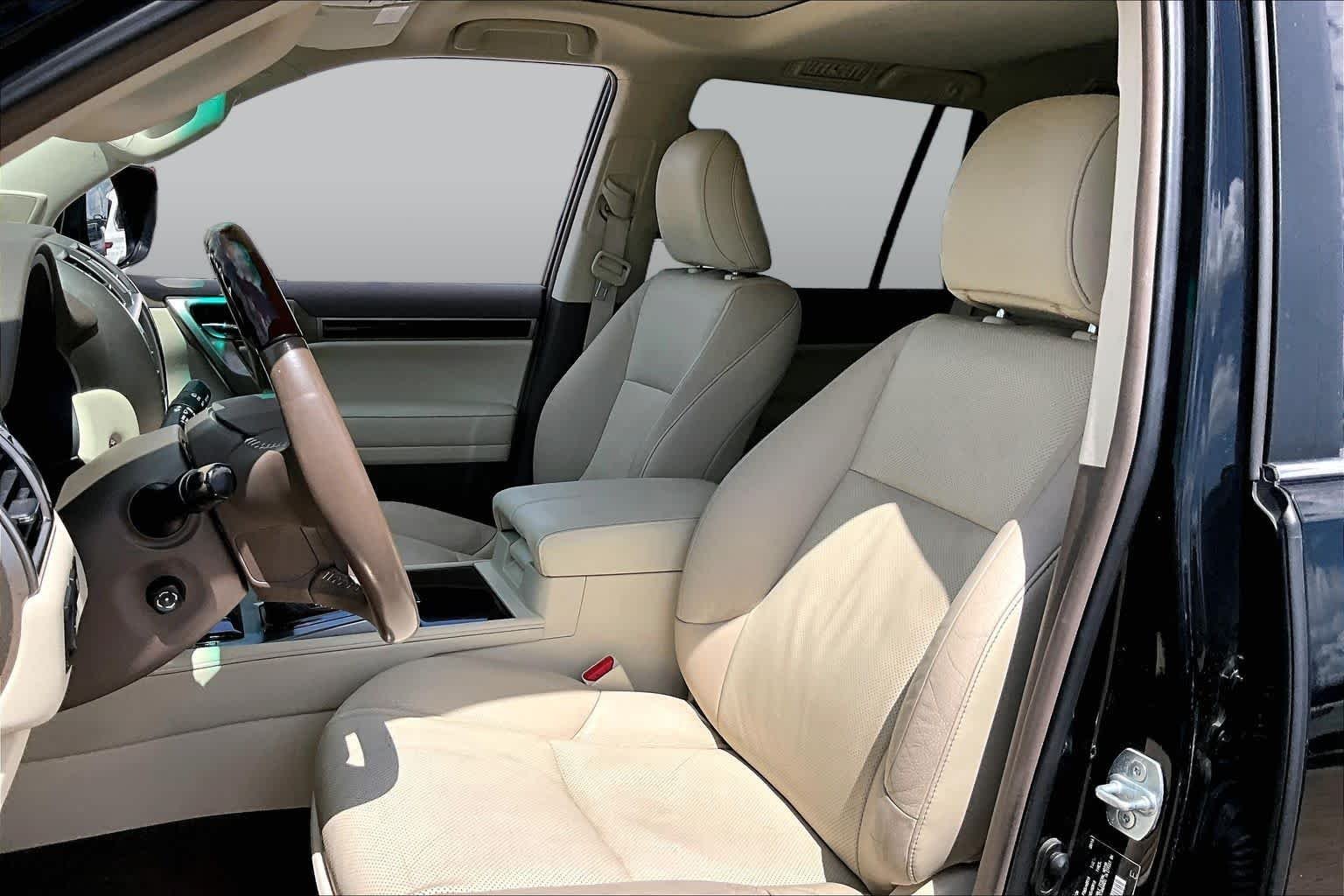 Used 2017 Black Onyx Lexus Premium image 8