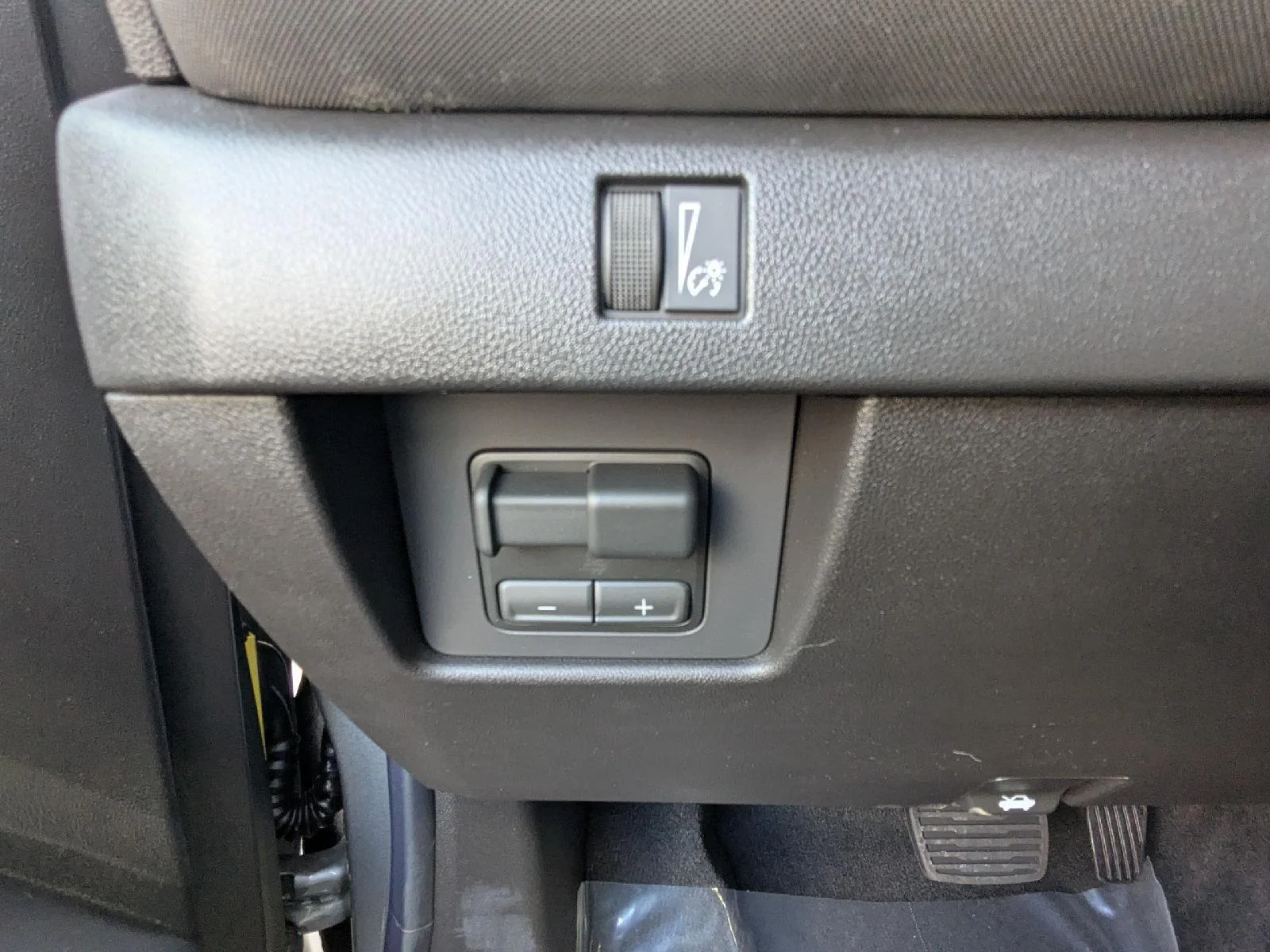 New 2026 Sterling Gray Metallic Chevrolet Z71 image 32