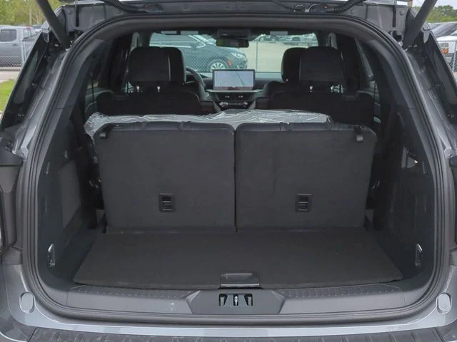 New 2026 Carbonized Gray Metallic Ford Tremor® image 13