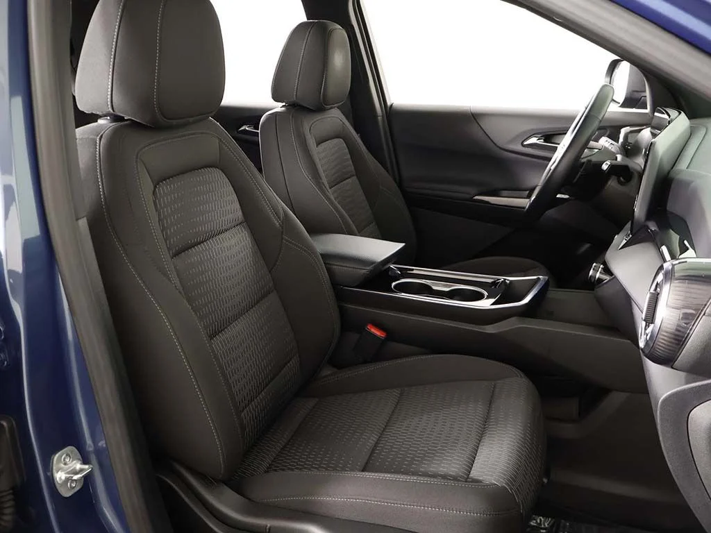 Used 2025 Lakeshore Blue Chevrolet LT image 30