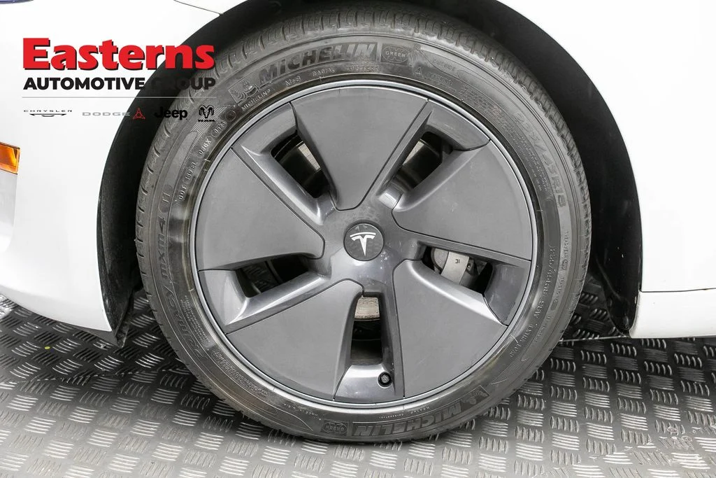 Used 2023 White Tesla Base image 28
