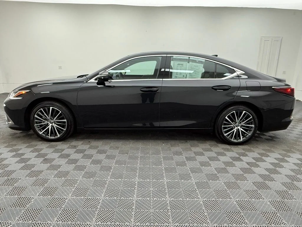 Used 2025 Black Lexus 350 image 13
