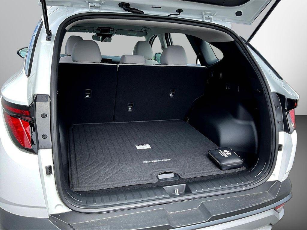 New 2026 White Hyundai SE AWD image 7