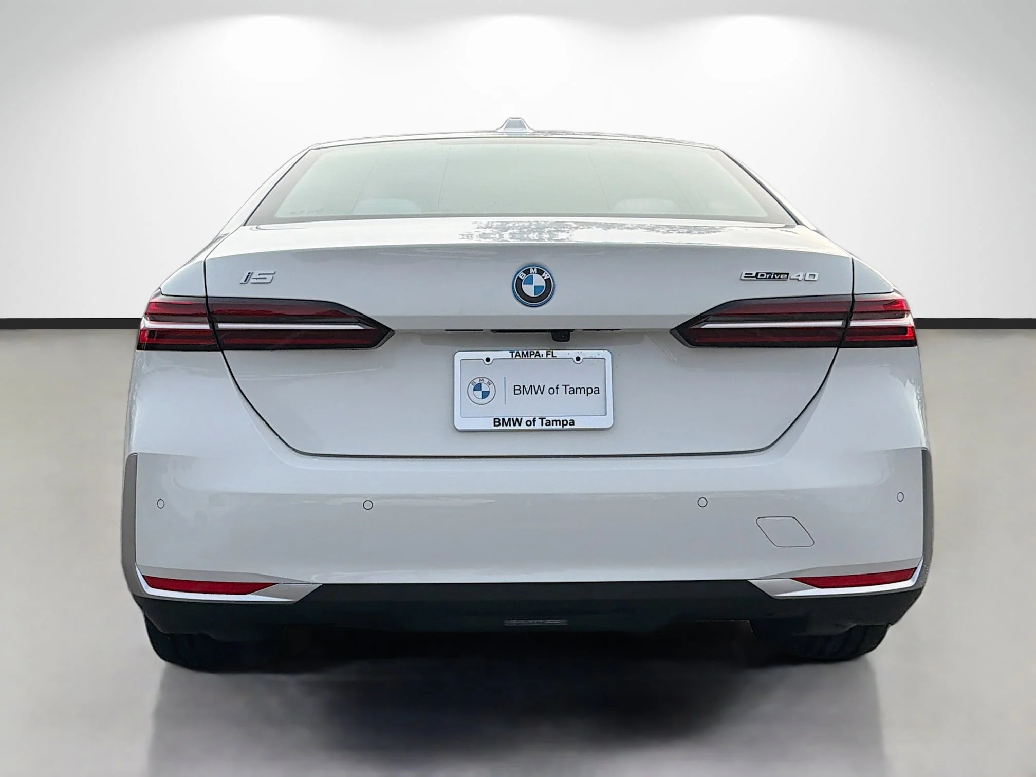 New 2026 Alpine White BMW eDrive40 image 4