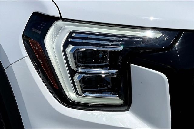 Used 2025 White GMC Elevation image 30