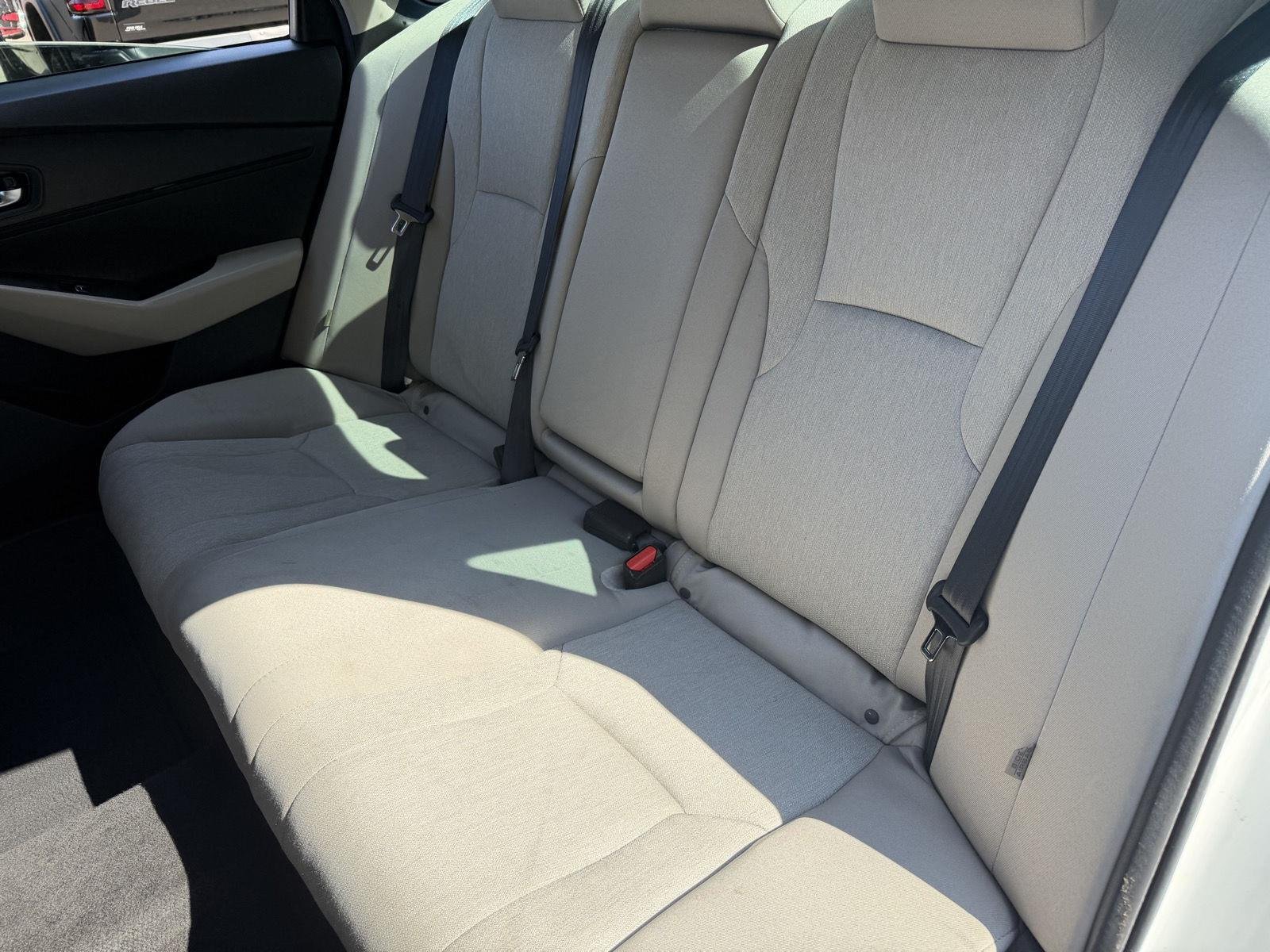 Used 2024 Platinum White Pearl Honda EX image 18