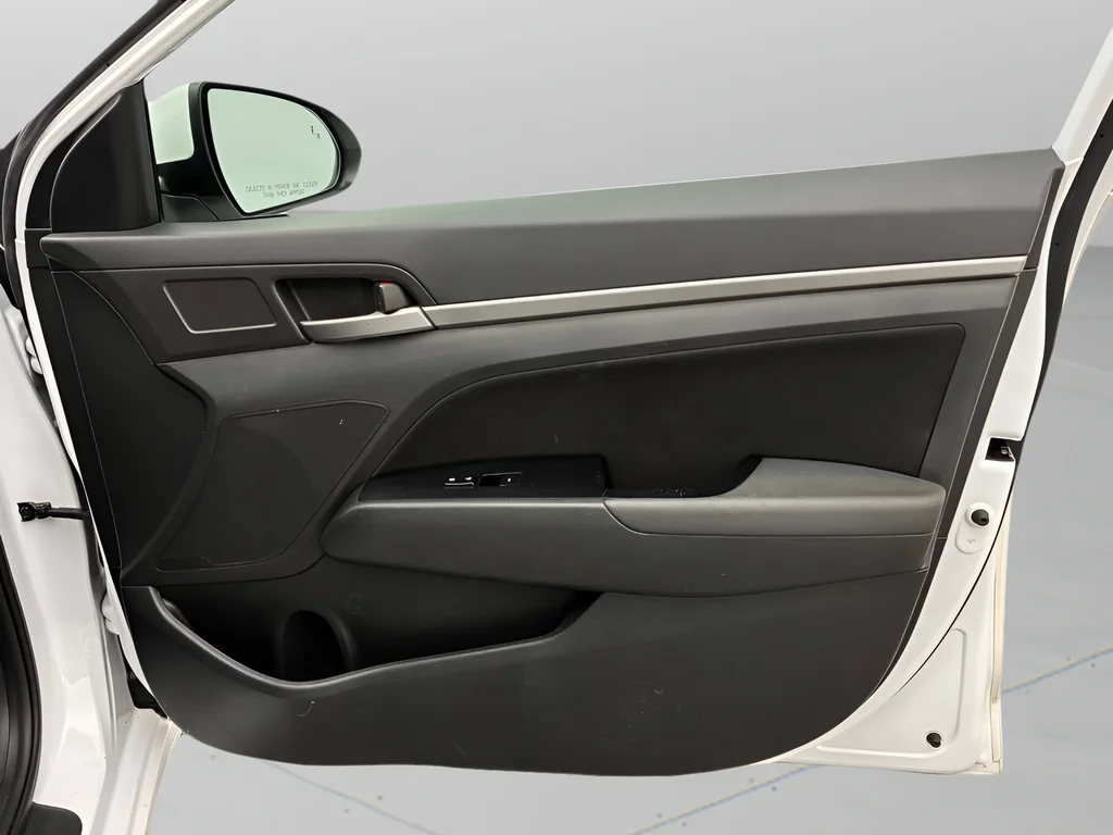 Used 2017 Quartz White Pearl Hyundai Value Edition image 35