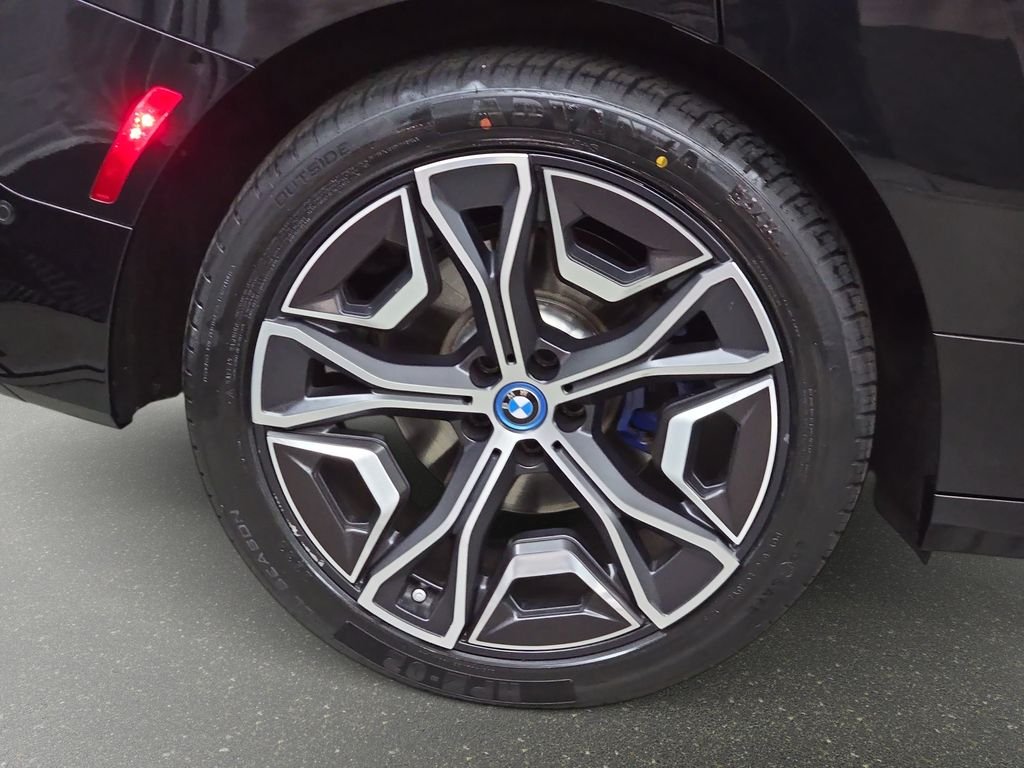Used 2024 Black Sapphire Metallic BMW xDrive50 image 32