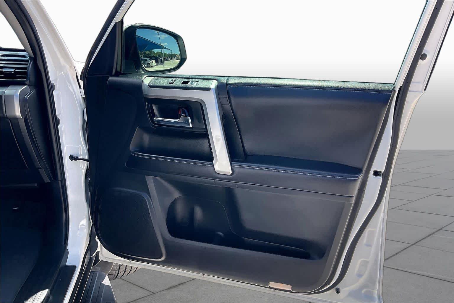 Used 2019 Super White Toyota SR5 image 21
