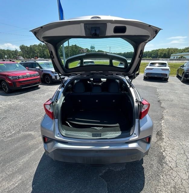 Used 2018 Silver Toyota XLE image 4