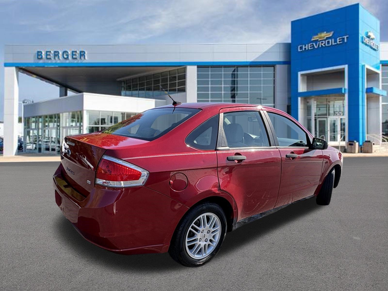 Used 2011 Red Ford SE image 2