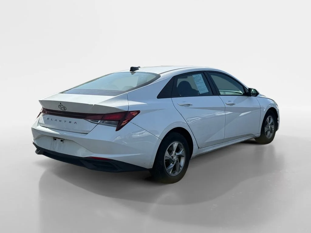 Used 2021 Quartz White Hyundai SE image 7