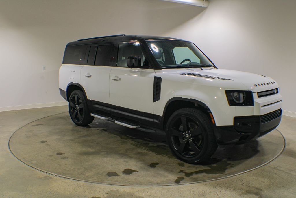 Used 2023 Fuji White Land Rover X-Dynamic SE image 8