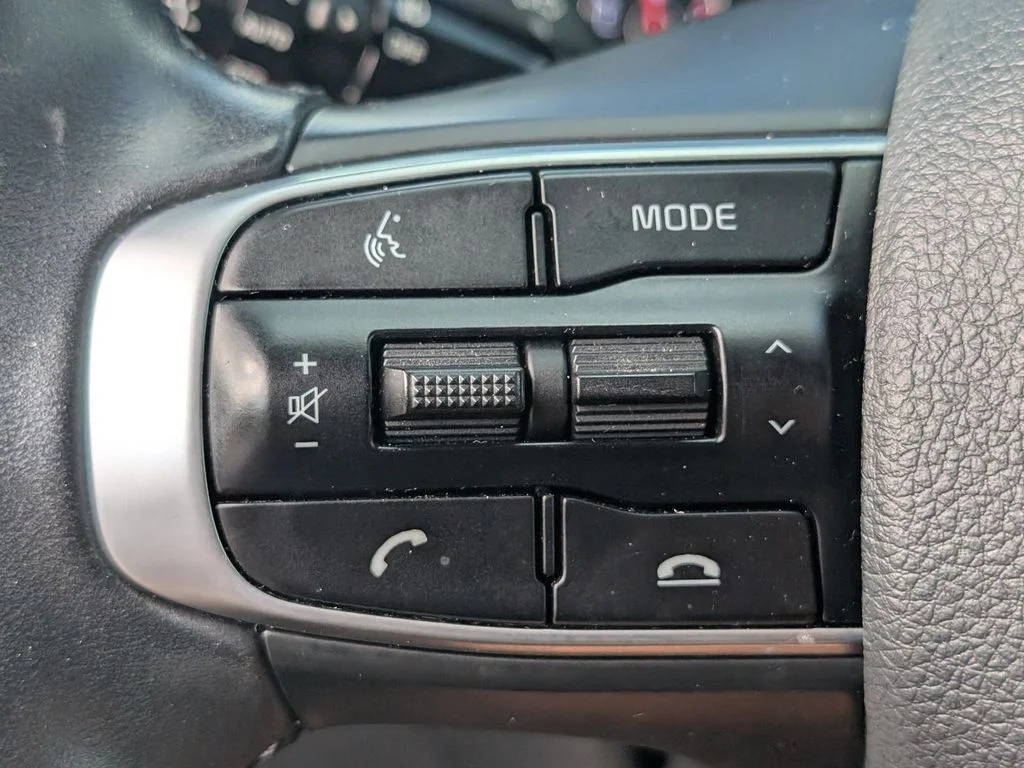 Used 2022 White Kia GT-Line image 20