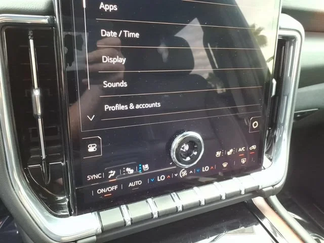 Used 2025 Onyx Black GMC Denali image 26