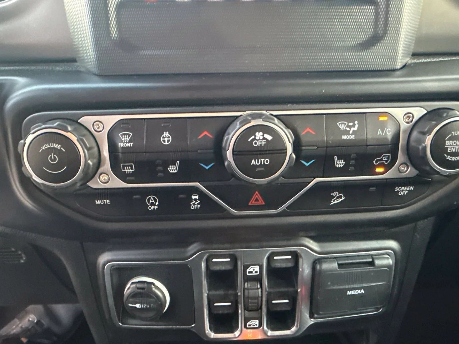 Used 2020 Black Jeep Unlimited Sport image 19