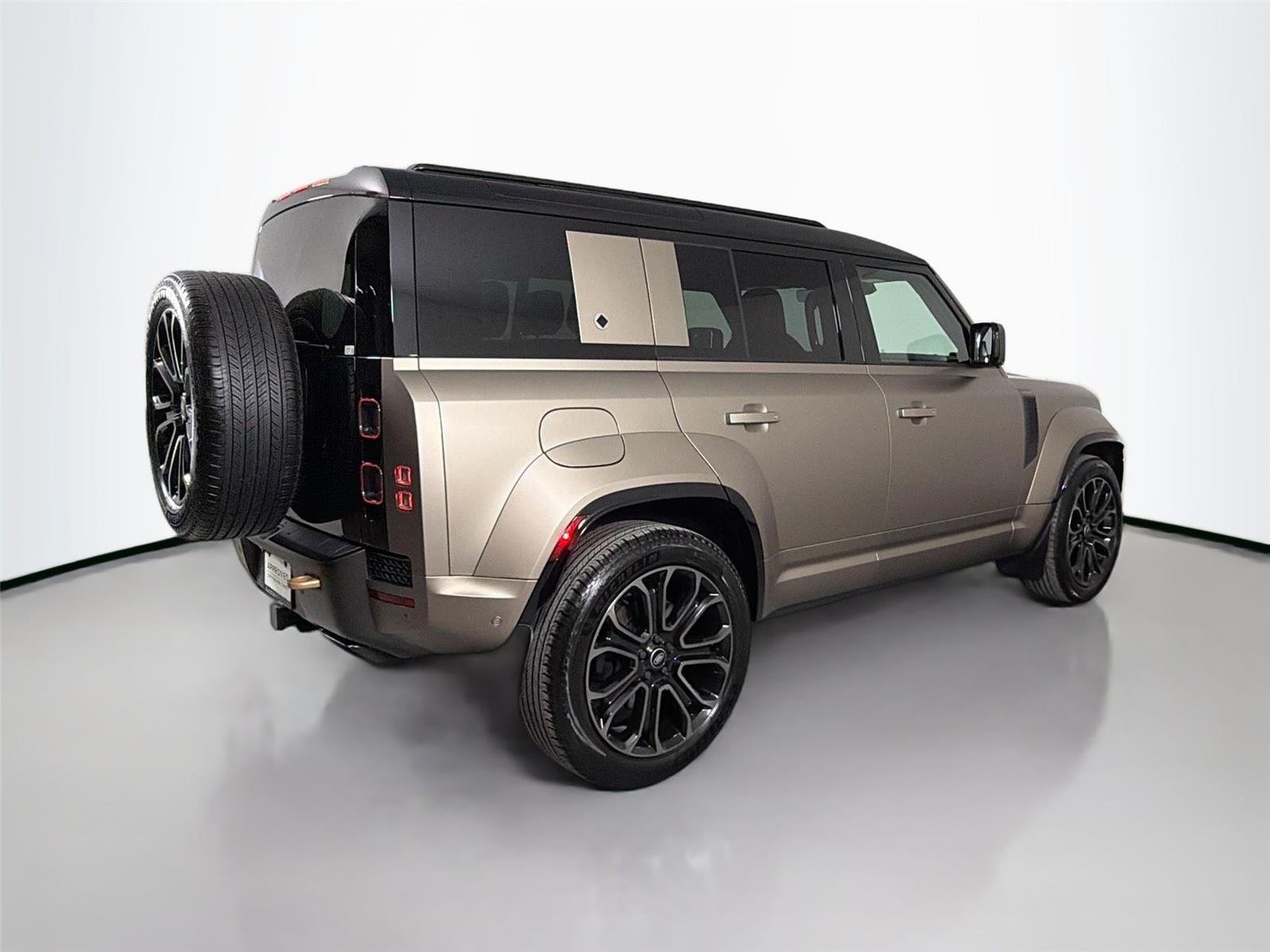 Certified Used 2025 Petra Copper Land Rover OCTA 635PS image 5