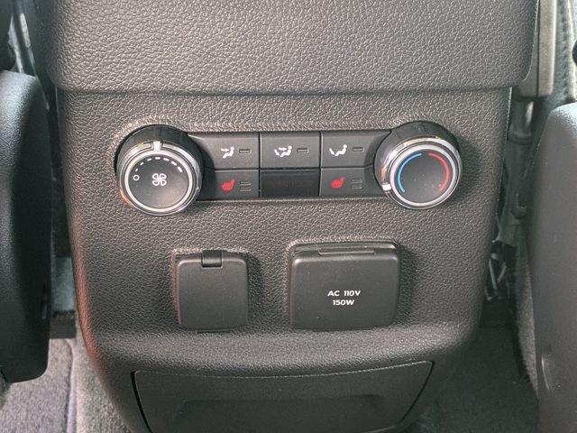 Used 2015  Ford Limited image 14