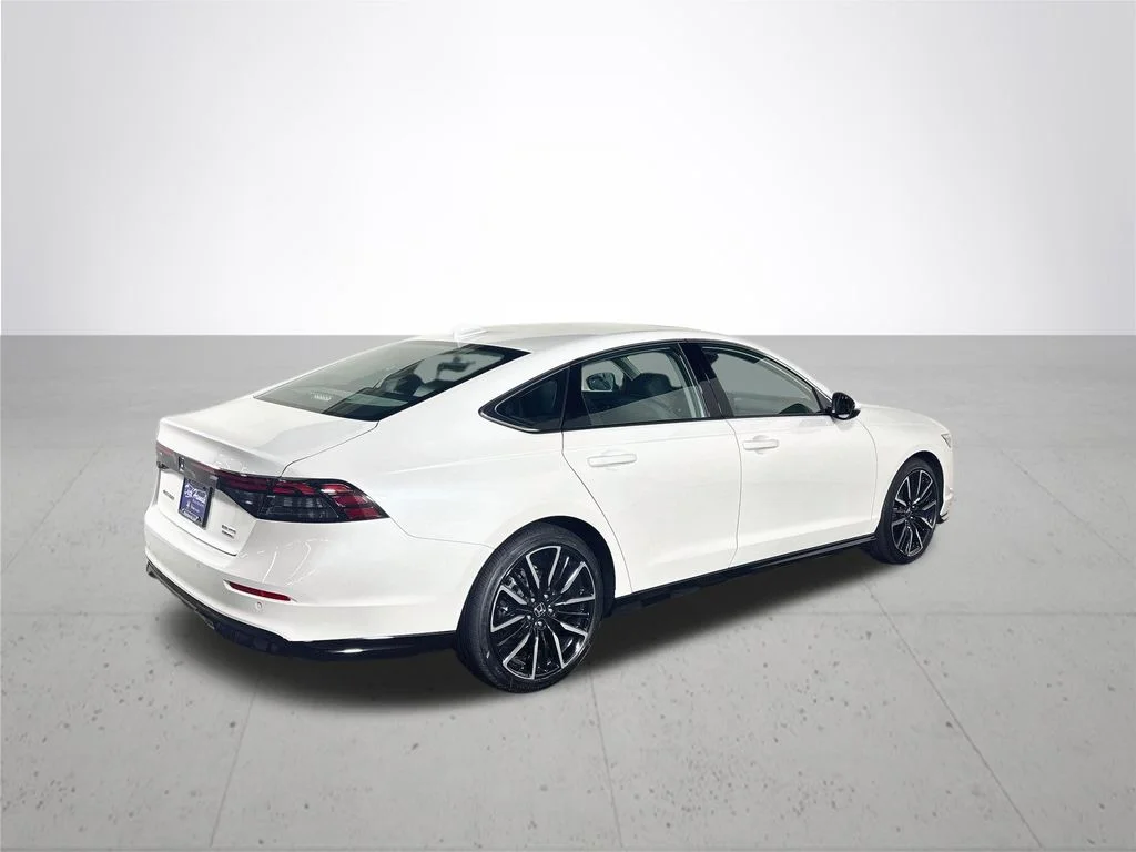 New 2026 Platinum White Pearl Honda Touring image 6